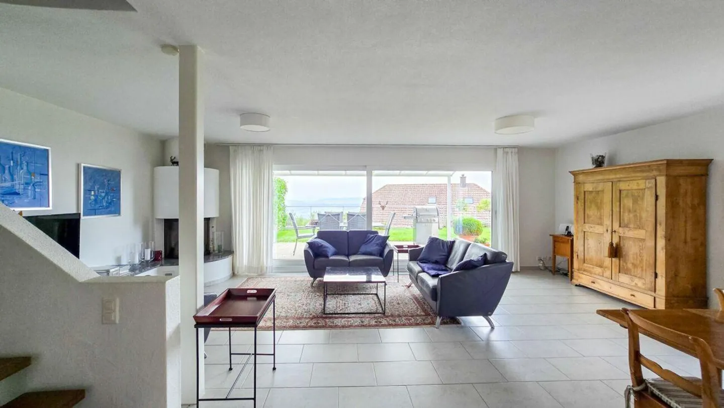 Grosszügige 5.5 Zimmer-Doppeleinfamilienhaus-Hälfte mit Weitsicht - Foto 2 von 12