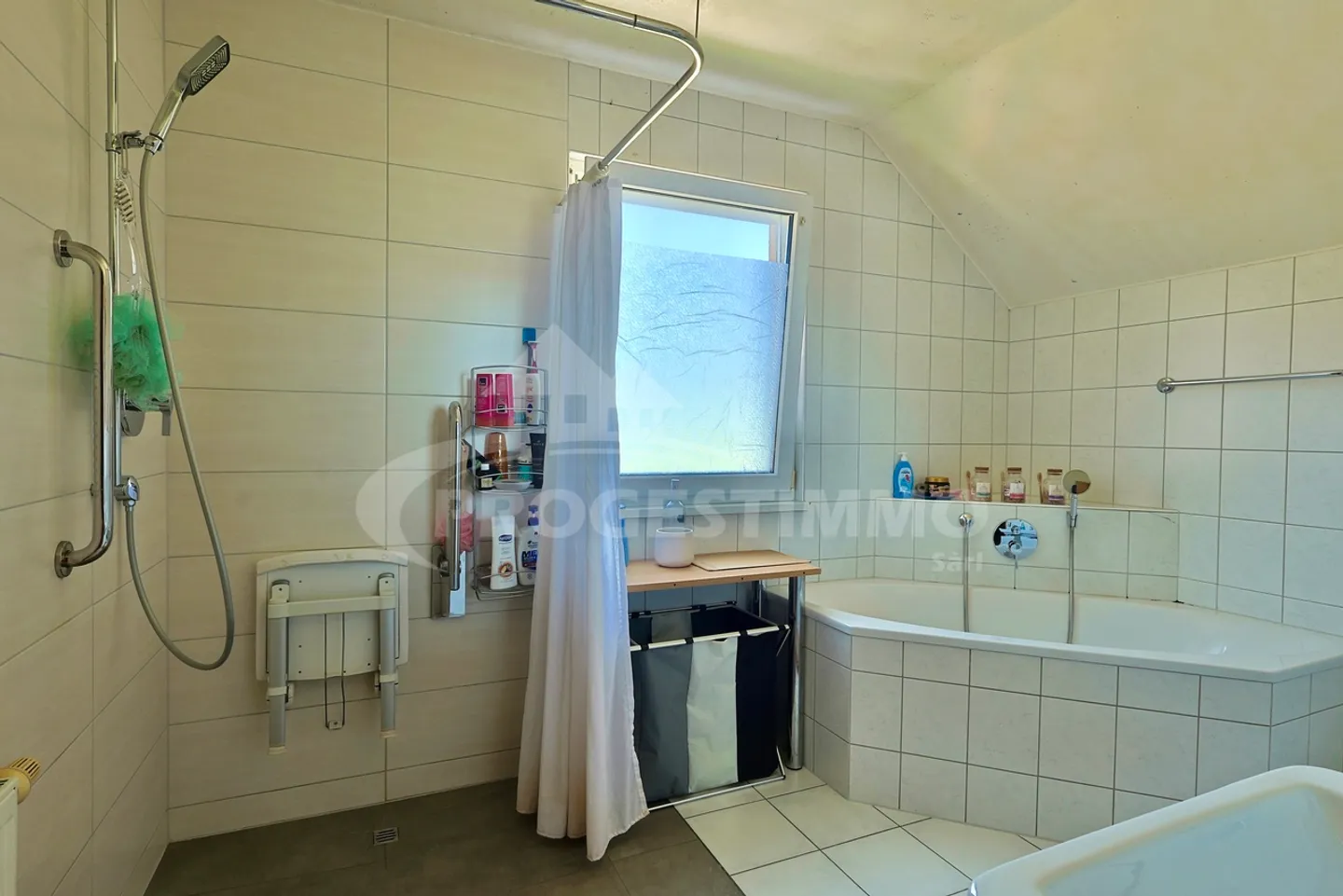 4.5 Room House - Photo 9 of 13