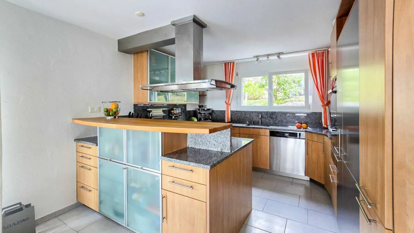 Grosszügige 5.5 Zimmer-Doppeleinfamilienhaus-Hälfte mit Weitsicht - Foto 3 von 12