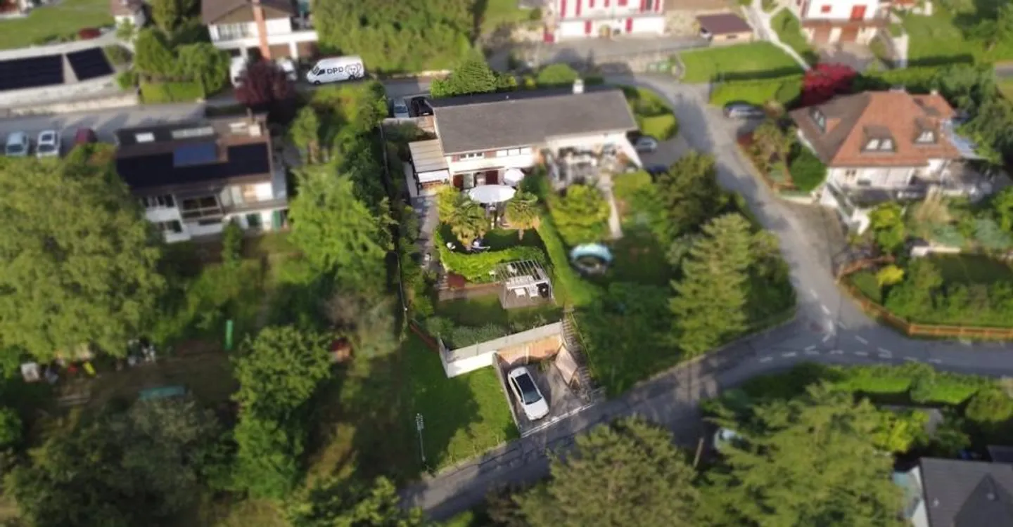 Wohnung zu verkaufen in Vufflens - 4,5 Zimmer mit 131m2 Bruttofläche und großem Garten! - Foto 2 von 11