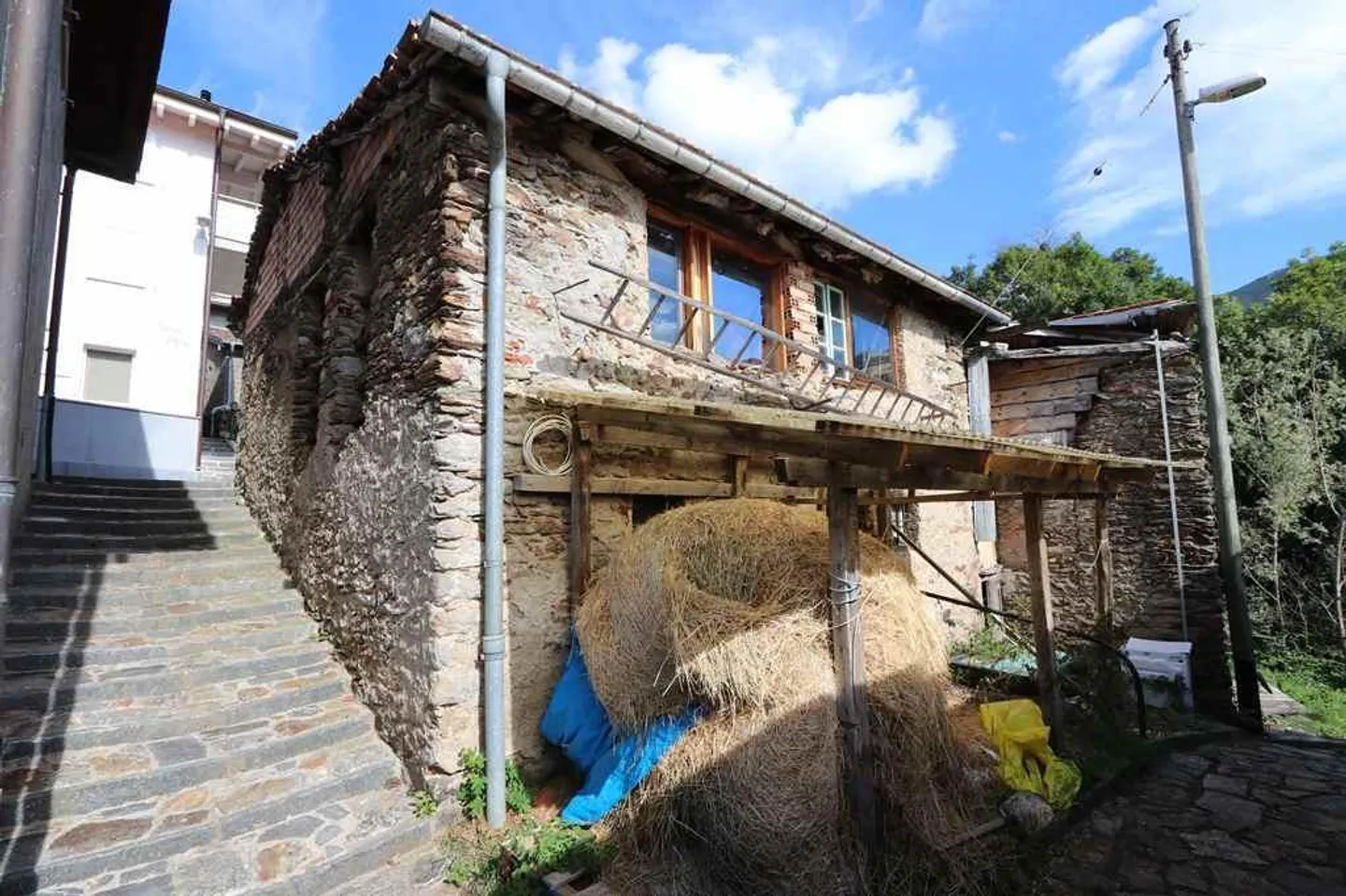 3 Rustic Houses to Renovate with Large Surroundings and View - Photo 2 of 13