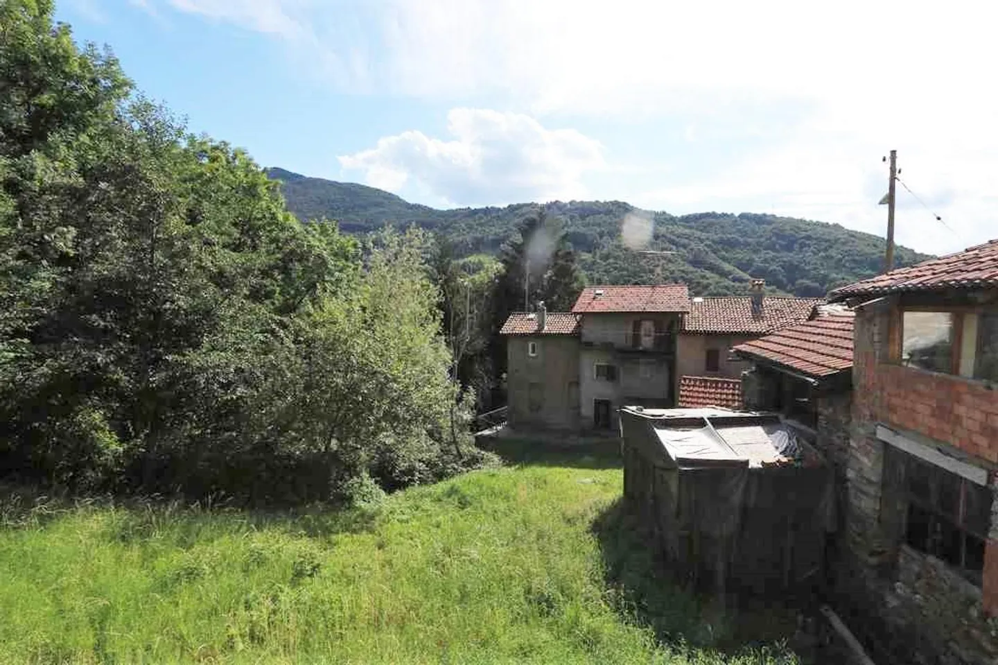 3 Rustic Houses to Renovate with Large Surroundings and View - Photo 3 of 13