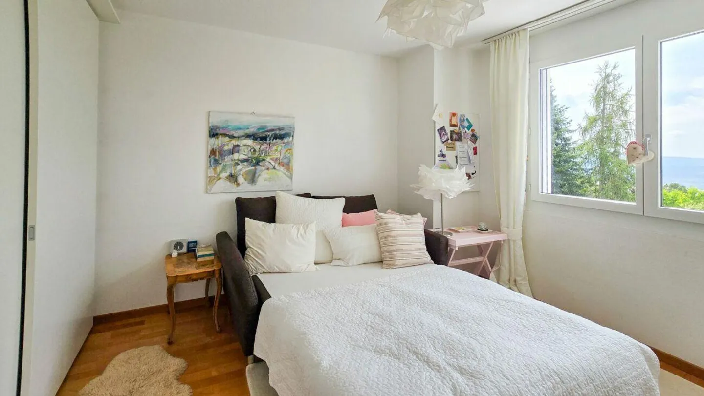 Grosszügige 5.5 Zimmer-Doppeleinfamilienhaus-Hälfte mit Weitsicht - Foto 5 von 12