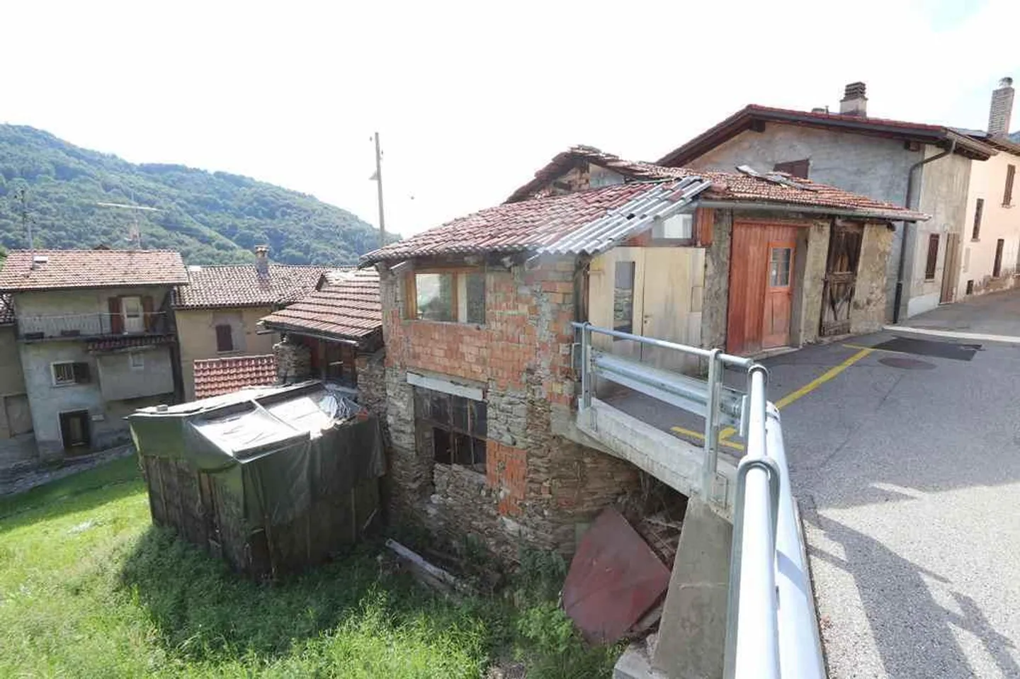3 Rustic Houses to Renovate with Large Surroundings and View - Photo 6 of 13
