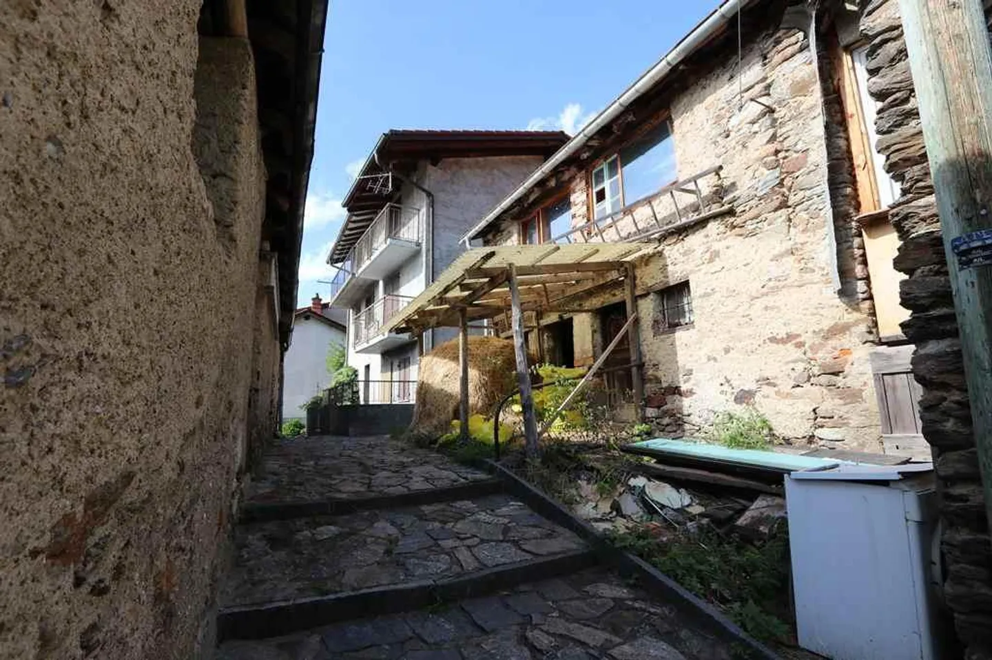 3 Rustic Houses to Renovate with Large Surroundings and View - Photo 7 of 13