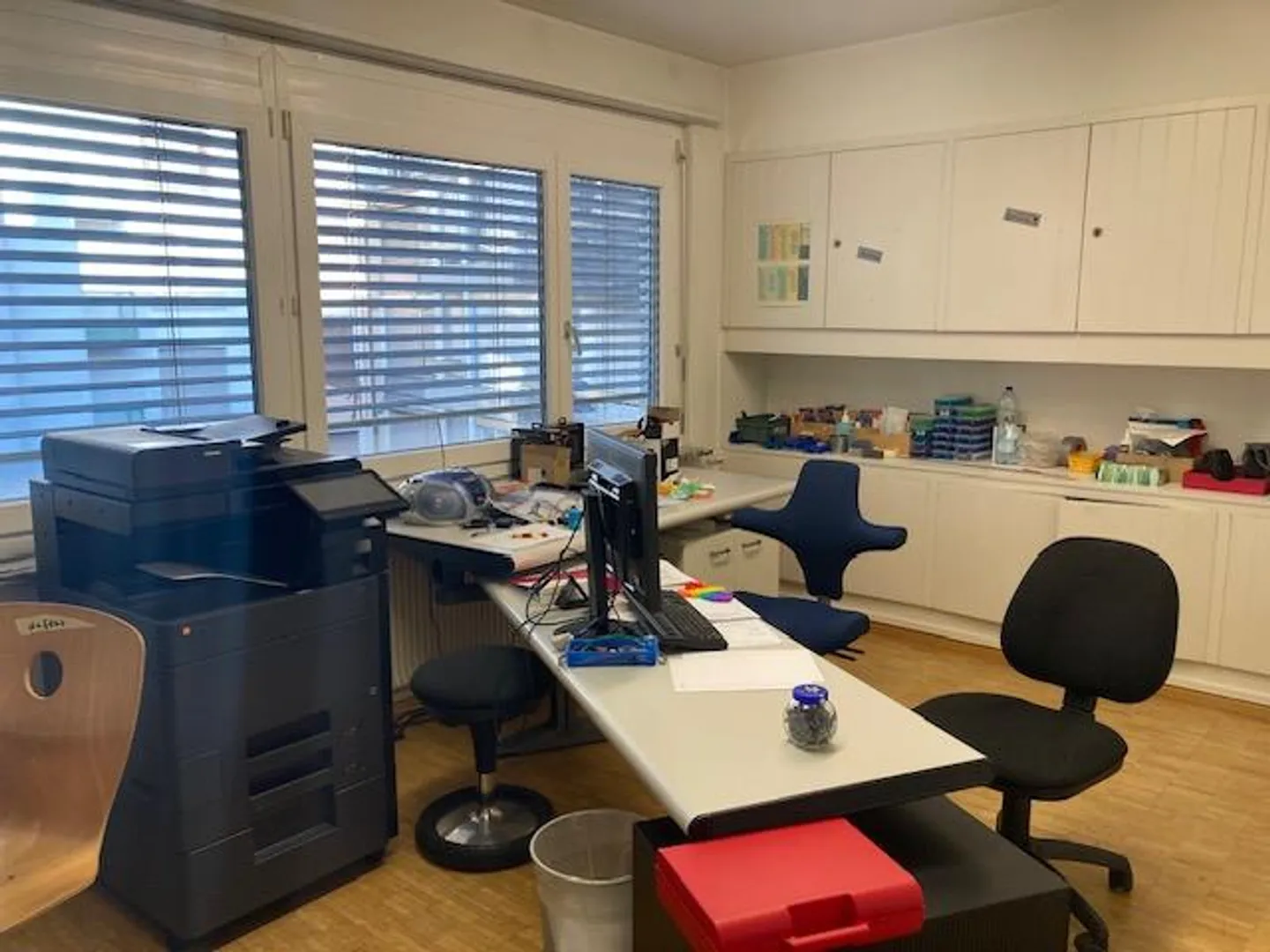 6-Room Office Spaces on Hegenheimerstrasse - Photo 2 of 12