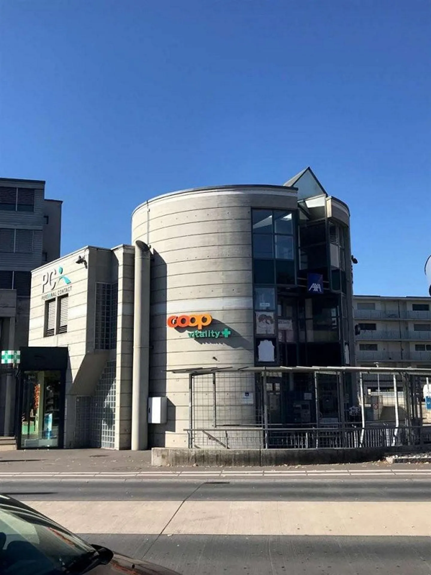 Direttamente alla stazione ferroviaria di Laufen troverete il vostro nuovo ufficio - Foto 1 di 4