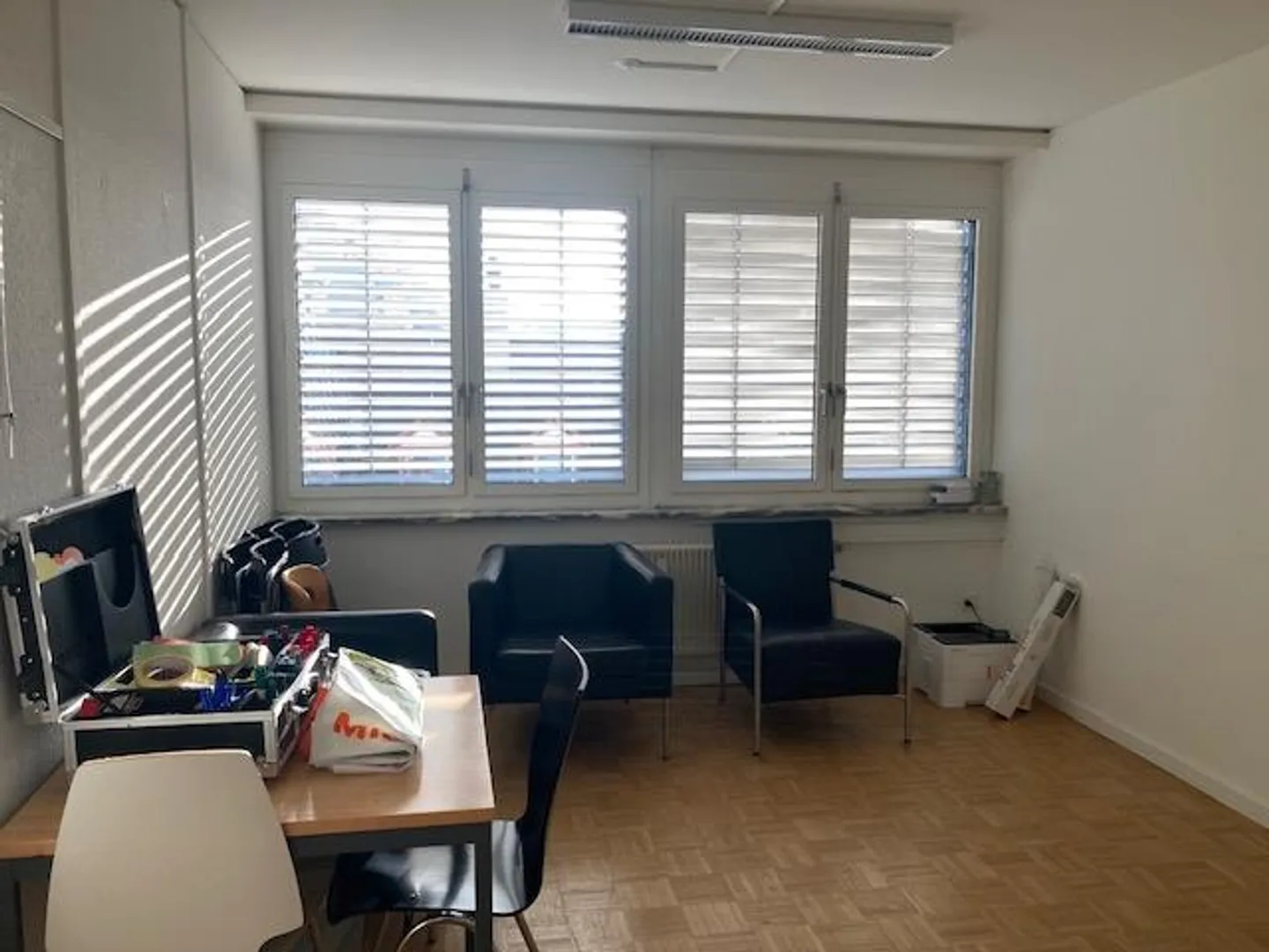 6-Room Office Spaces on Hegenheimerstrasse - Photo 7 of 12