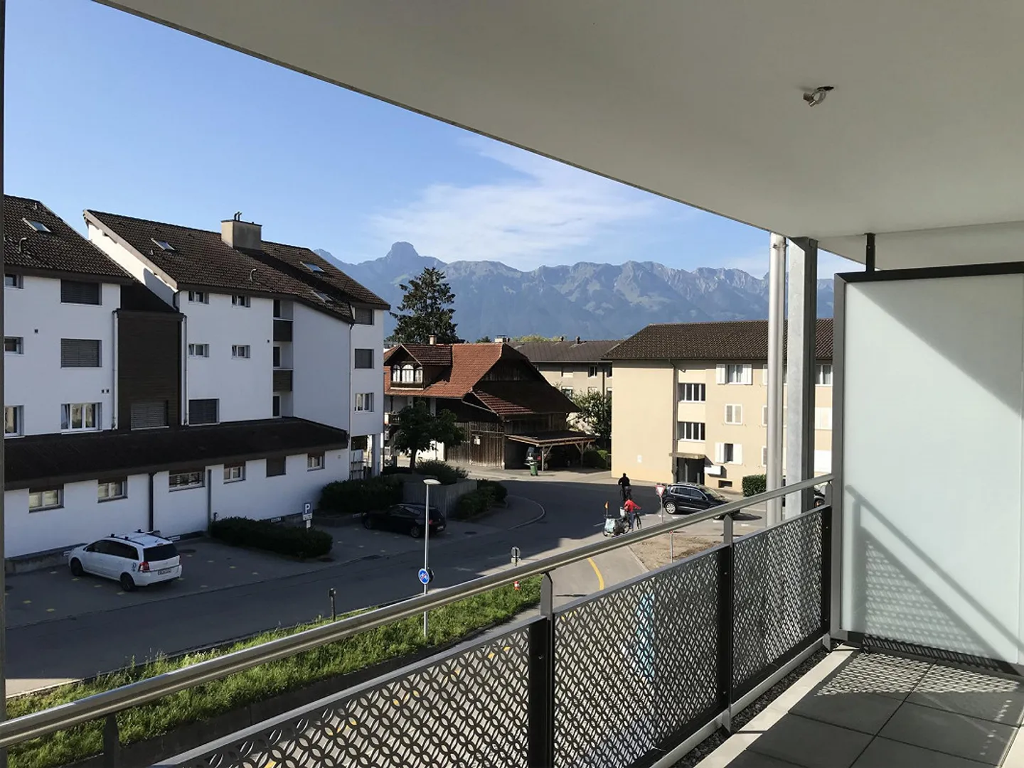 Vivere moderno con vista Stockhorn – Appartamento centrale di 4,5 stanze - Foto 2 di 18