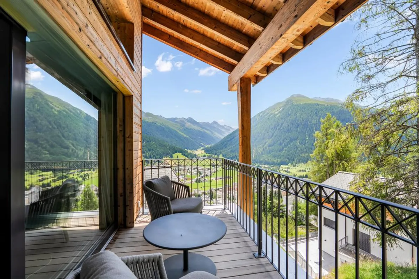 Non c'è montagna abbastanza alta - Foto 1 di 12