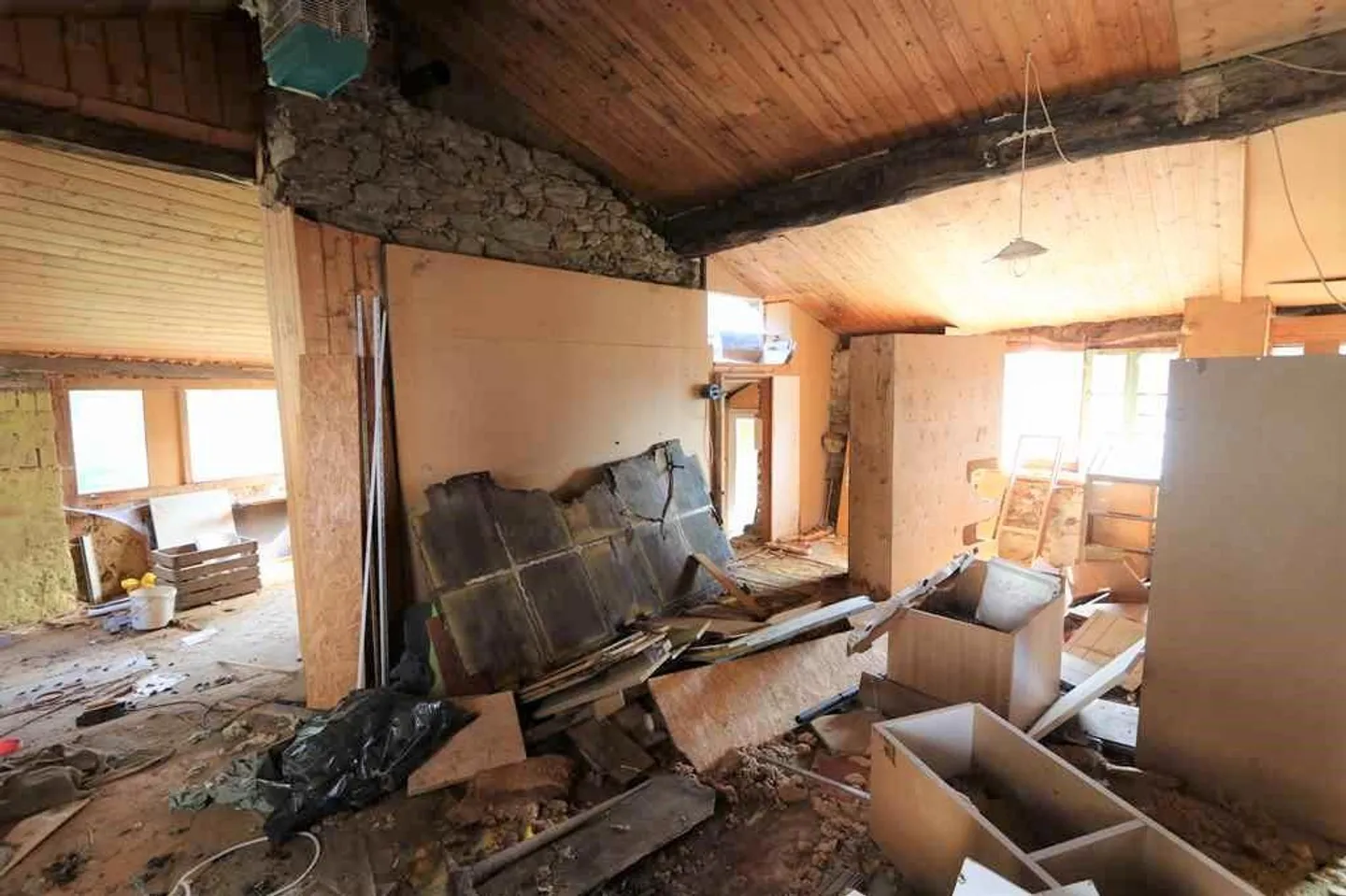 3 Rustic Houses to Renovate with Large Surroundings and View - Photo 9 of 13