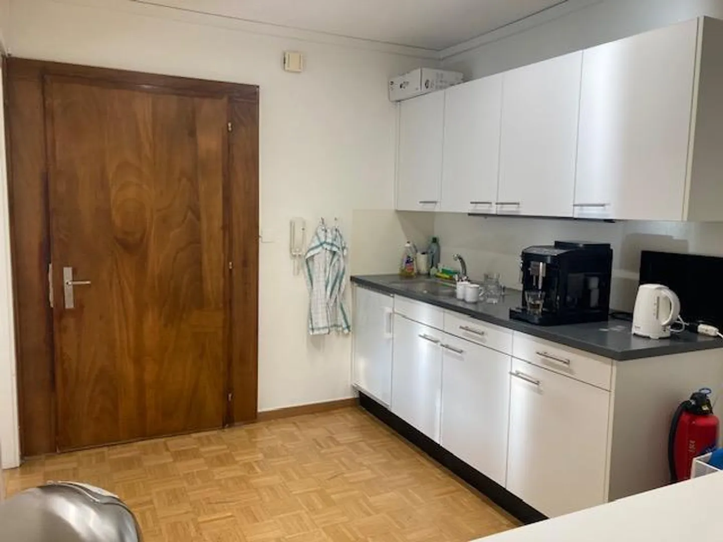 6-Room Office Spaces on Hegenheimerstrasse - Photo 10 of 12