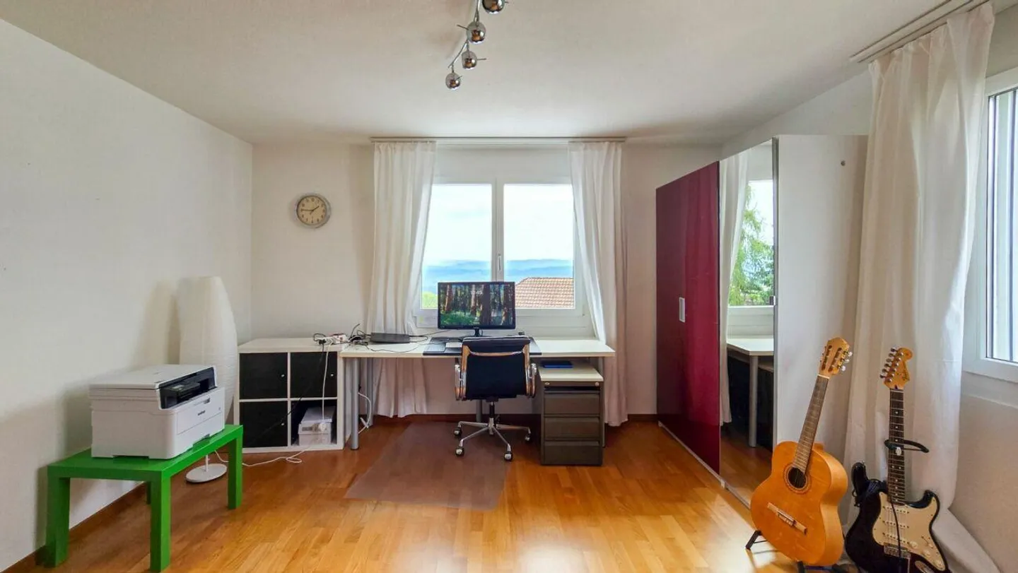 Grosszügige 5.5 Zimmer-Doppeleinfamilienhaus-Hälfte mit Weitsicht - Foto 6 von 12