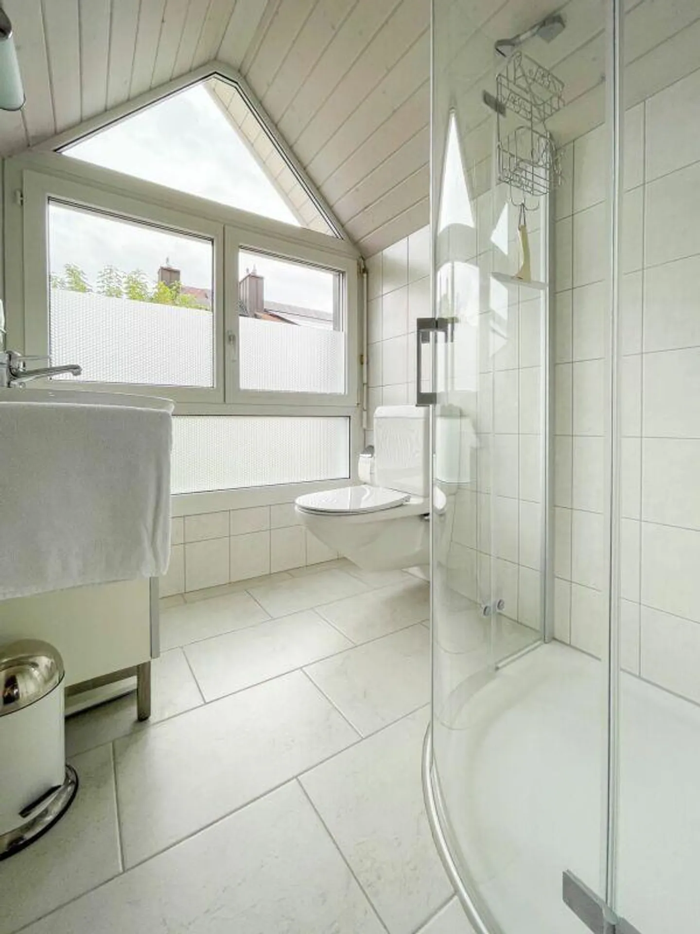 Grosszügige 5.5 Zimmer-Doppeleinfamilienhaus-Hälfte mit Weitsicht - Foto 10 von 12