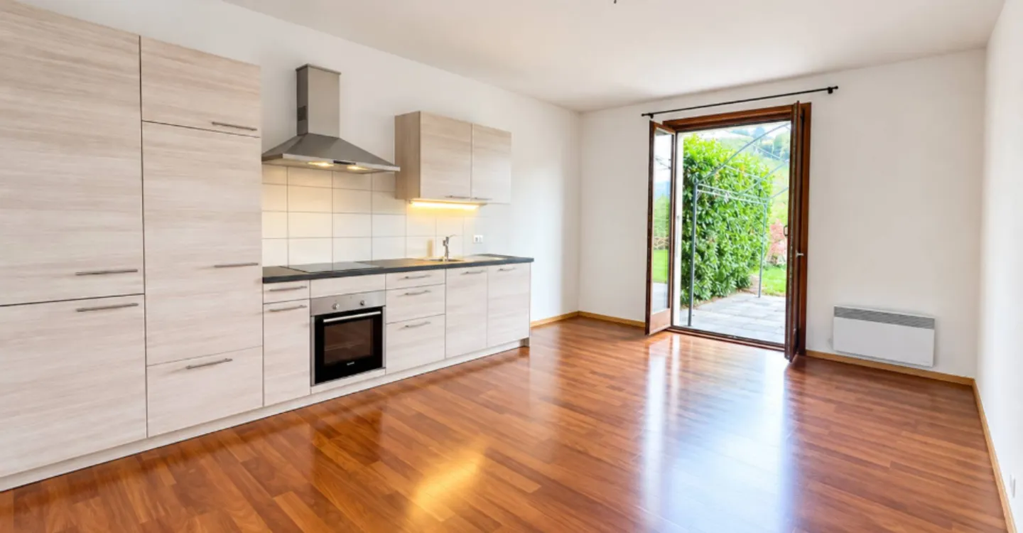Charming 3.5 Room Apartment - Photo 3 of 7