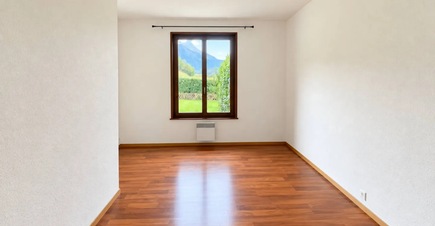 Charming 3.5 Room Apartment - Photo 4 of 7