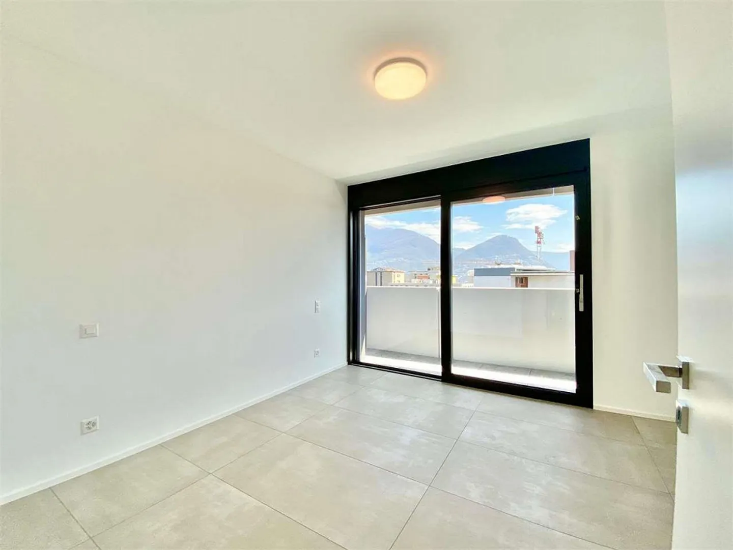 Elegant apartment with terrace in Breganzona, new building - Photo 4 of 13
