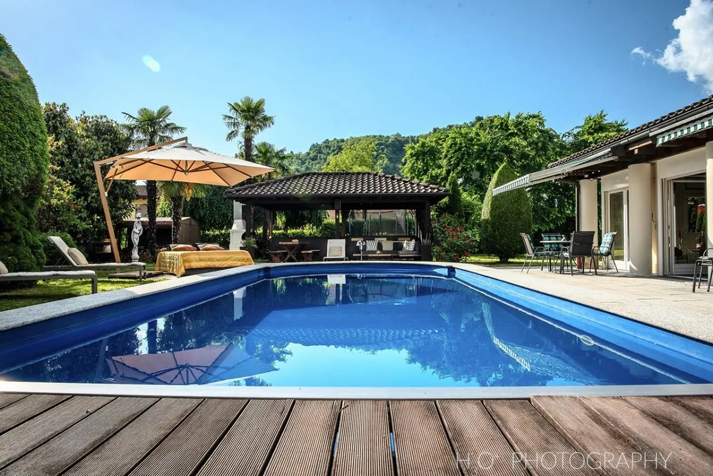 Villa exclusive avec piscine, jardin et vue sur les montagnes - Photo 1 sur 30
