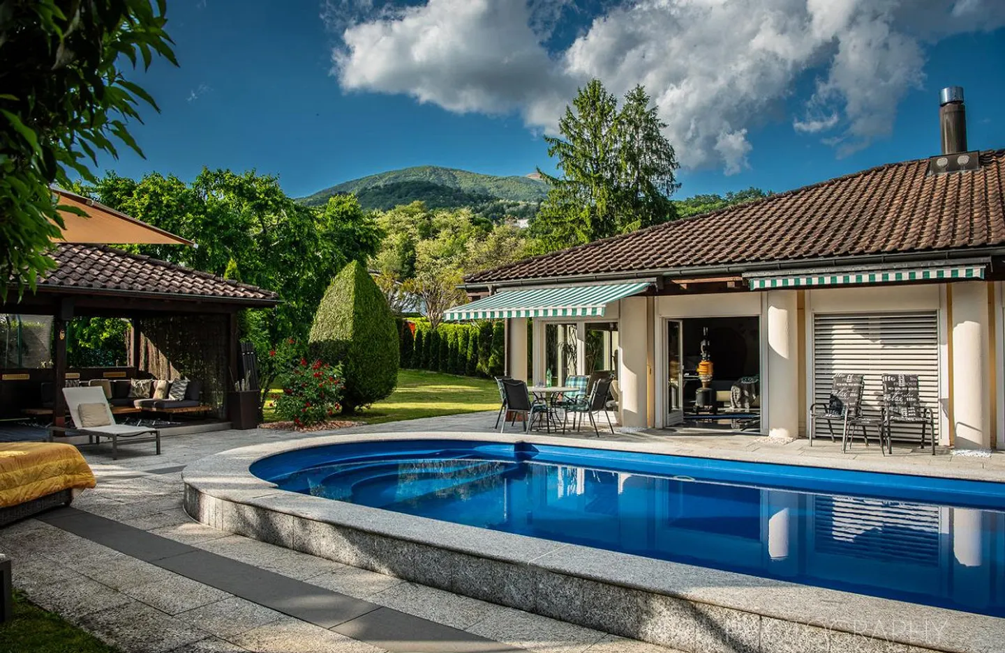 Villa exclusive avec piscine, jardin et vue sur les montagnes - Photo 3 sur 30