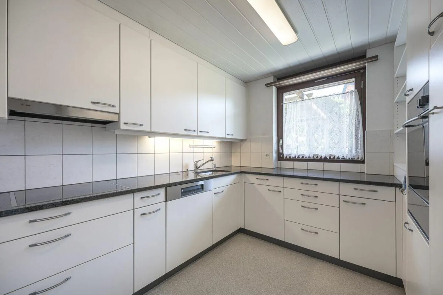 Incantevole casa unifamiliare di 5,5 stanze con giardino idilliaco e molta privacy - Foto 3 di 16