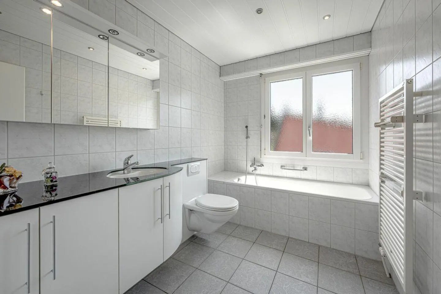 Incantevole casa unifamiliare di 5,5 stanze con giardino idilliaco e molta privacy - Foto 9 di 16