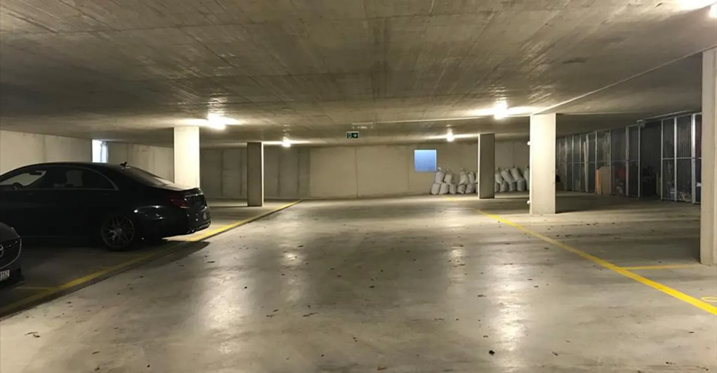 Indoor parking space number 33 - Photo 4 of 4