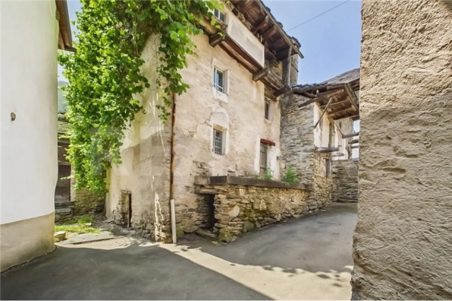 Pietra dopo pietra per una casa da sogno - Rustico per ristrutturazione totale - Foto 1 di 13