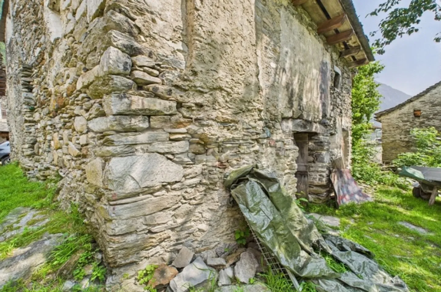 Pietra dopo pietra per una casa da sogno - Rustico per ristrutturazione totale - Foto 7 di 13