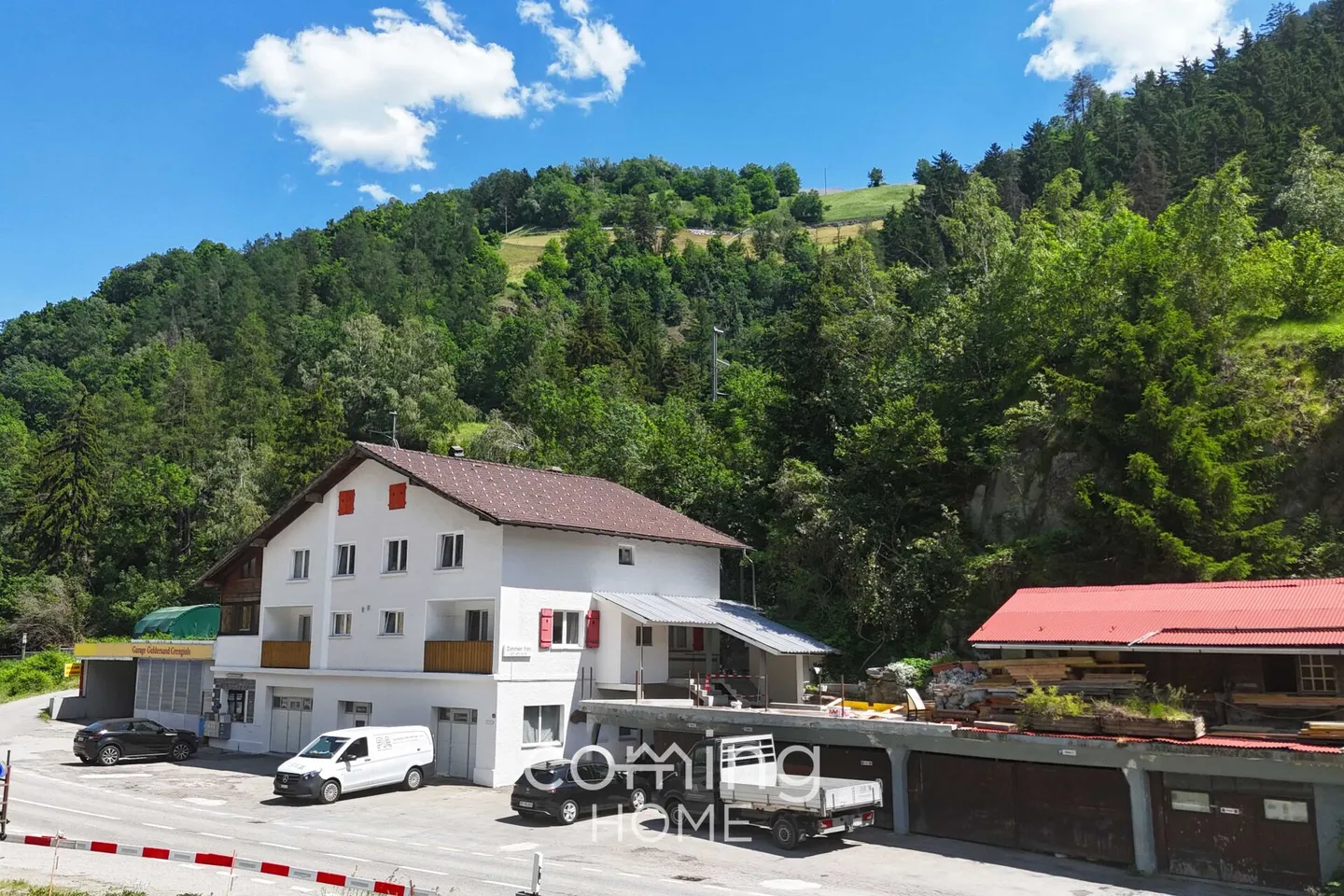 Casa plurifamiliare con 11 appartamenti in posizione soleggiata a Grengiols - Foto 17 di 18