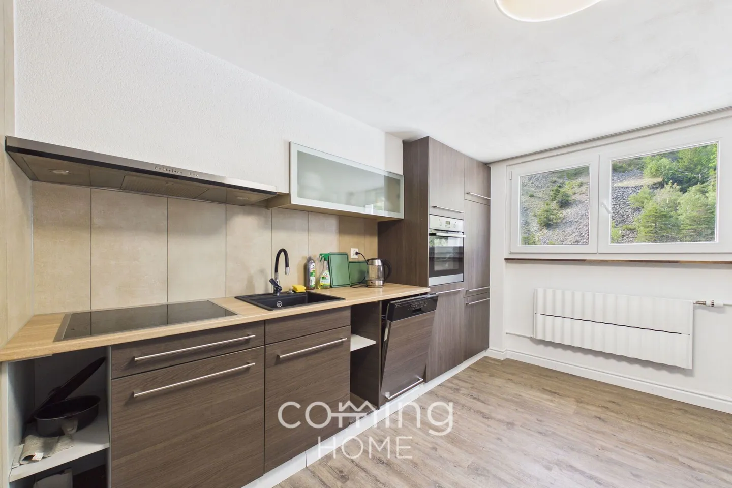 Casa plurifamiliare con 11 appartamenti in posizione soleggiata a Grengiols - Foto 2 di 18