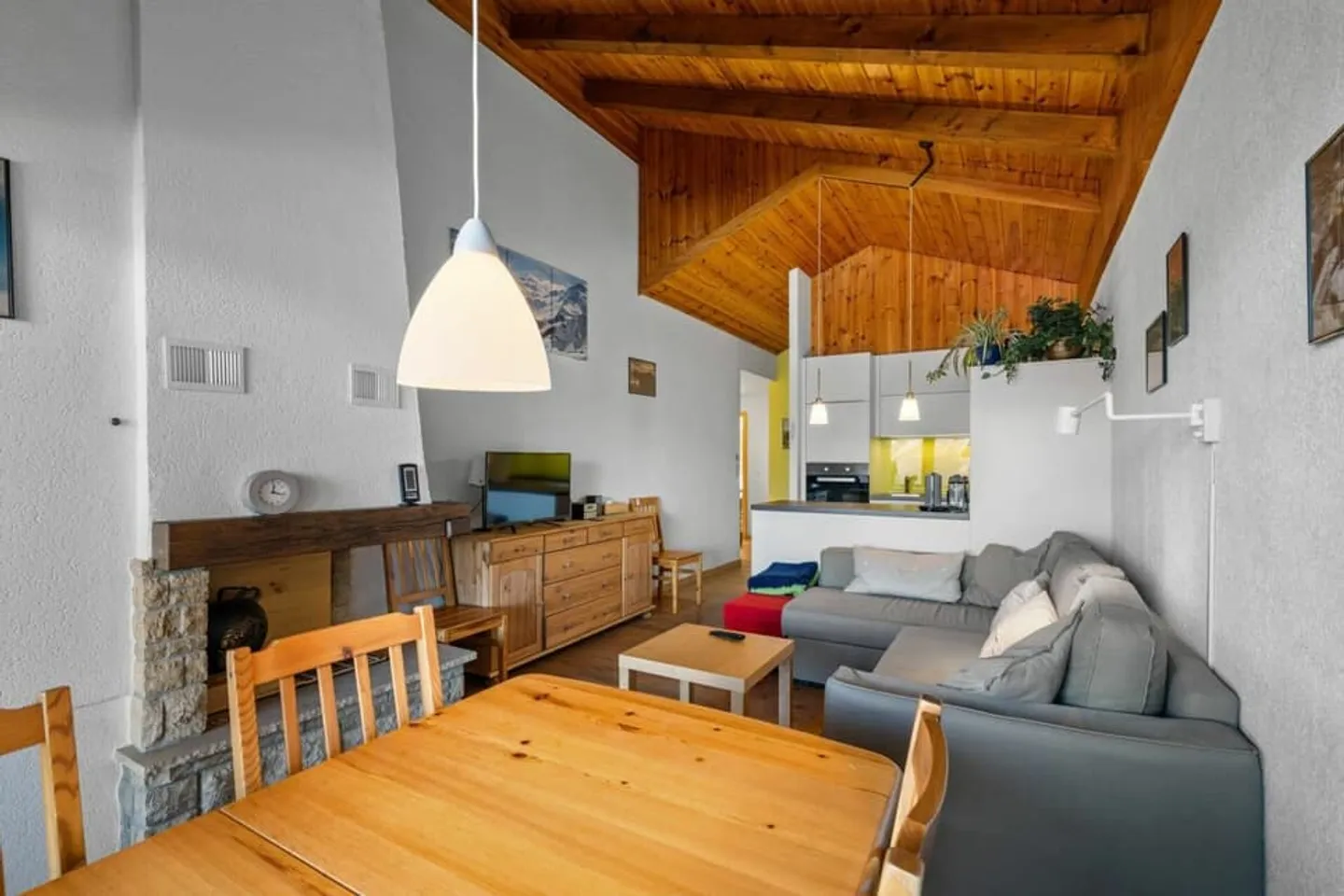 Beautiful attic apartment ski-in ski-out - Photo 3 of 13