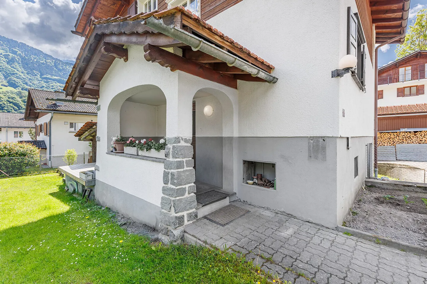 Charming Family Home with Garden - Photo 2 of 13