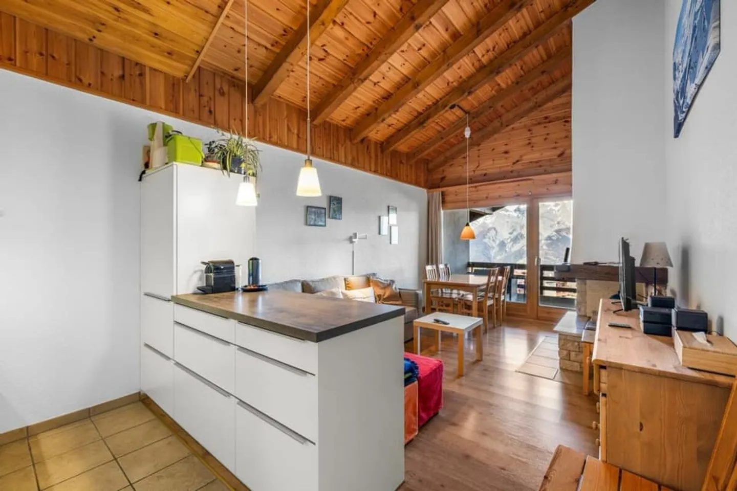 Beautiful attic apartment ski-in ski-out - Photo 1 of 13