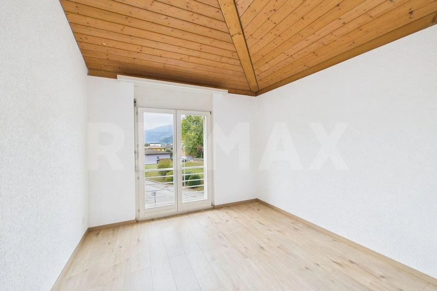 Appartement penthouse lumineux de 4 pièces à Caslano avec belle vue - Photo 7 sur 13