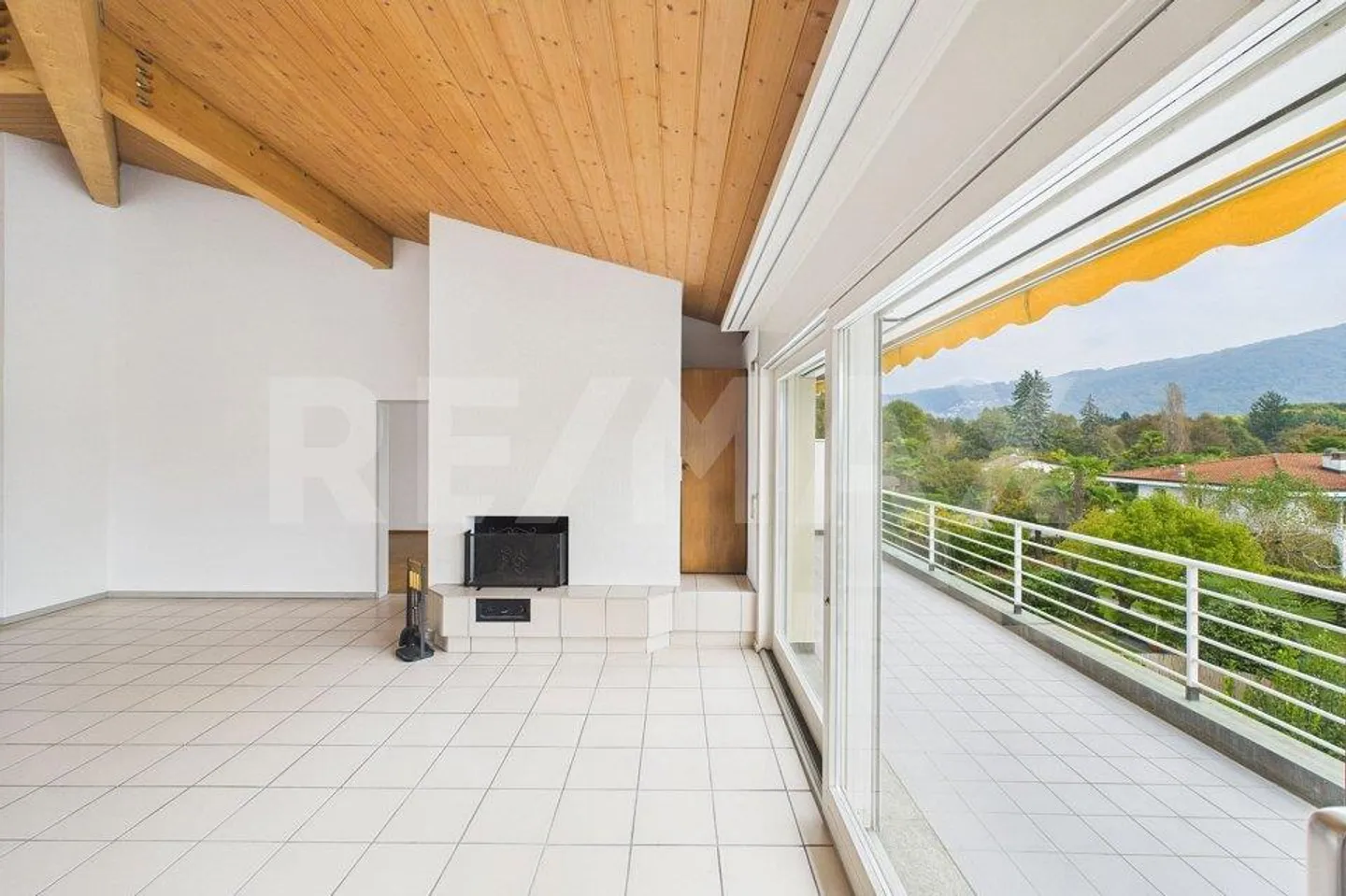 Appartement penthouse lumineux de 4 pièces à Caslano avec belle vue - Photo 9 sur 13