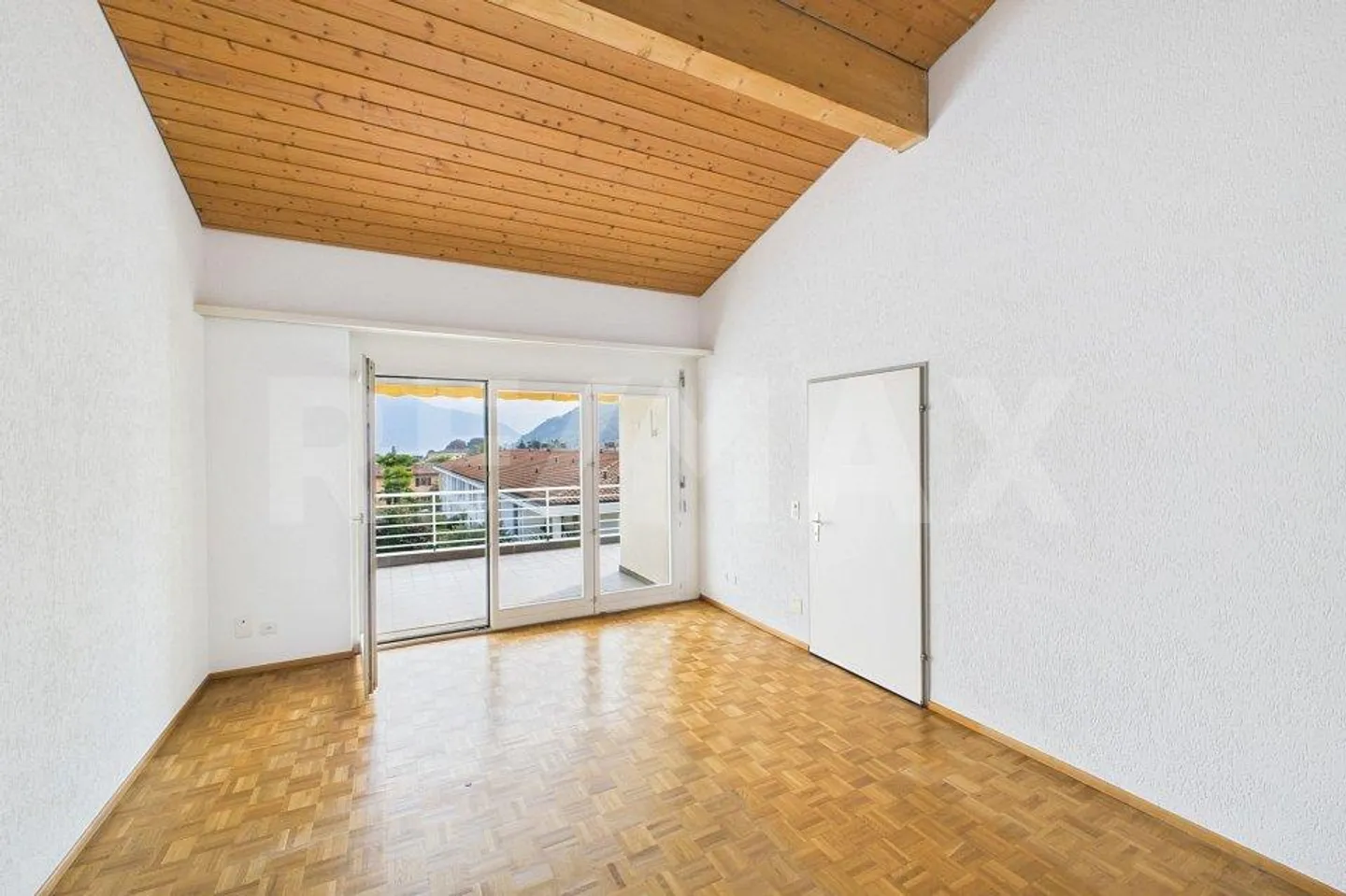 Appartement penthouse lumineux de 4 pièces à Caslano avec belle vue - Photo 10 sur 13