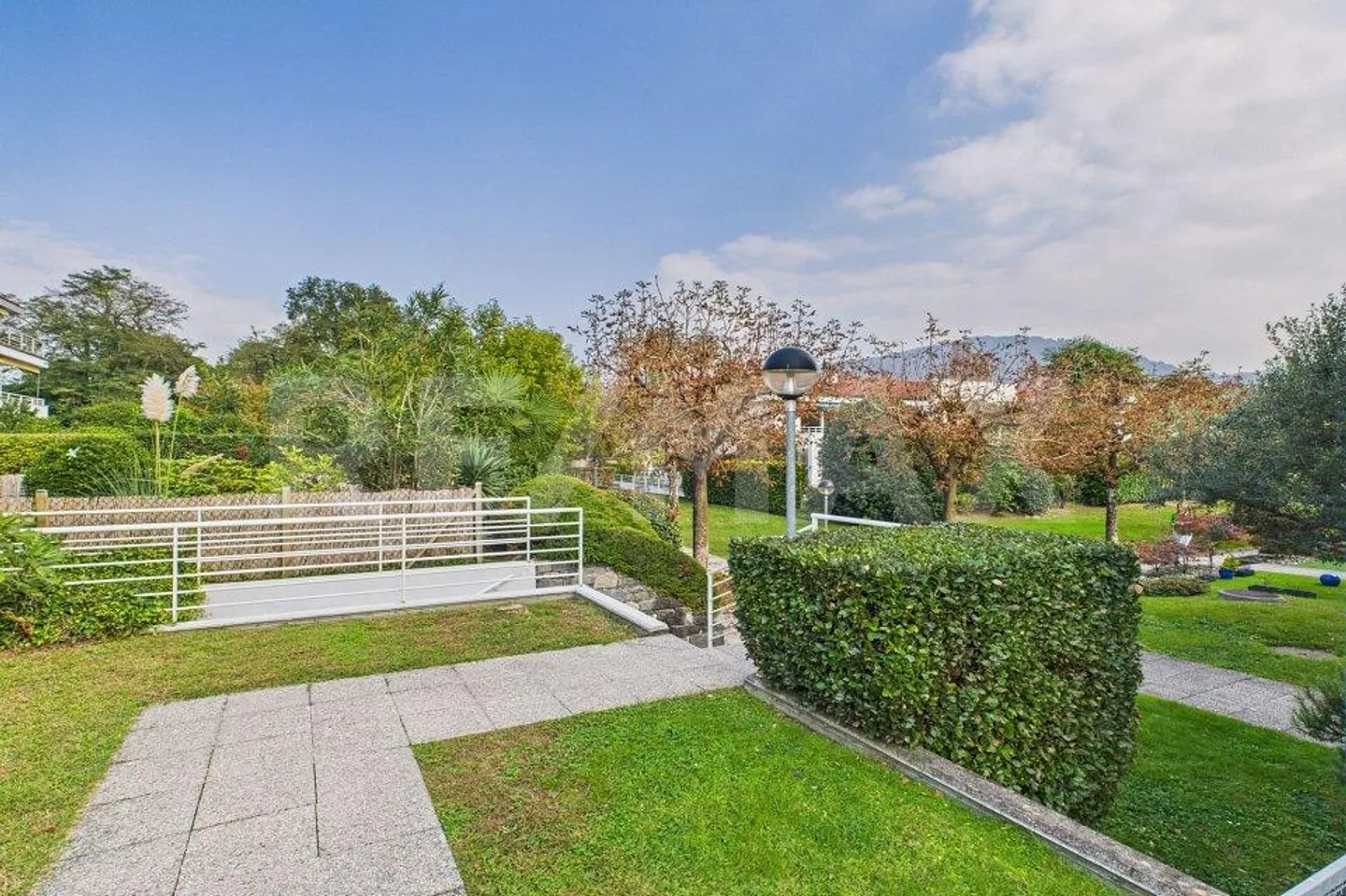 Appartement penthouse lumineux de 4 pièces à Caslano avec belle vue - Photo 12 sur 13