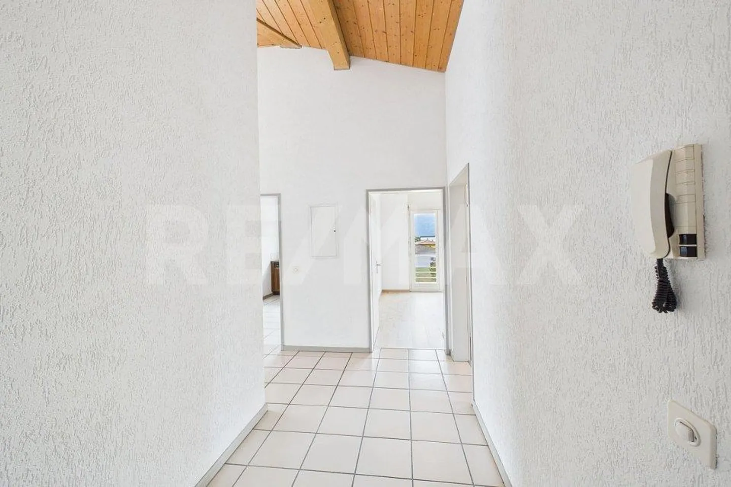 Appartement penthouse lumineux de 4 pièces à Caslano avec belle vue - Photo 5 sur 13