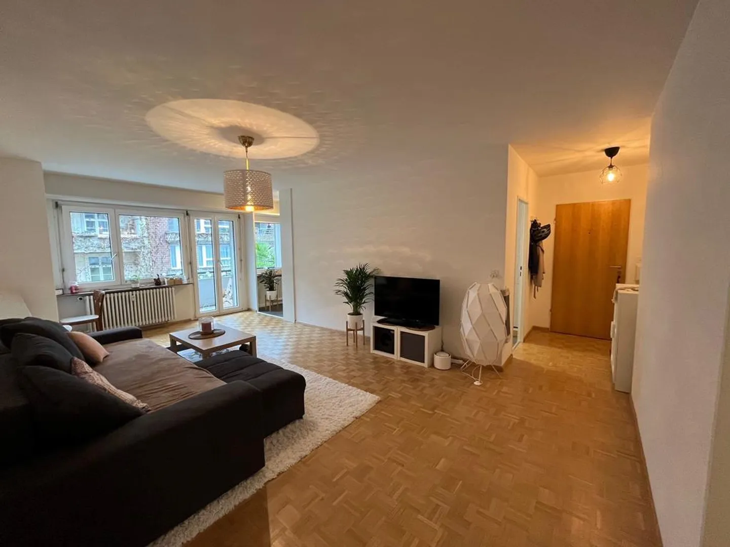 Appartamento affascinante con 3 stanze in una posizione centrale a Basilea! - Foto 1 di 8