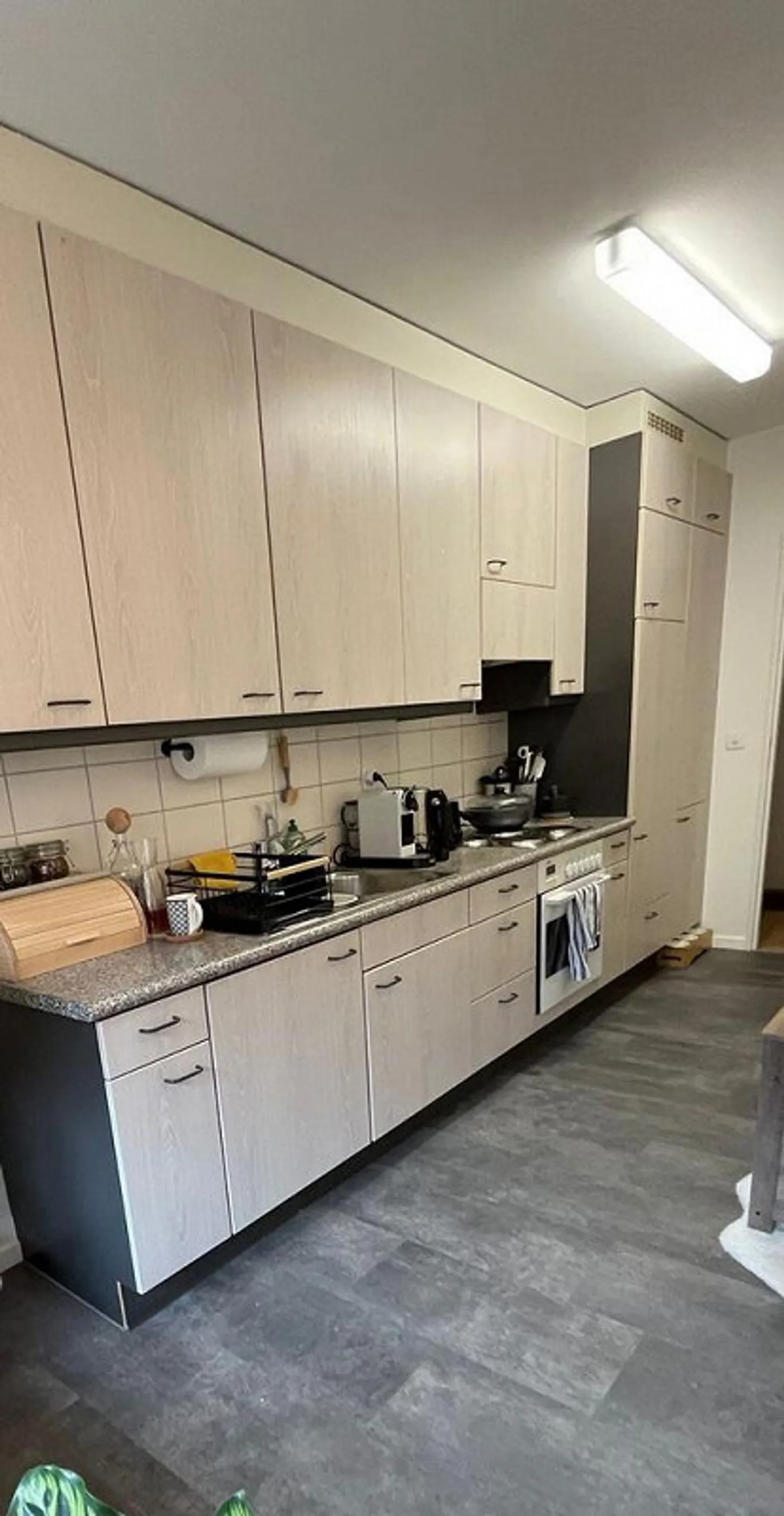 Appartamento affascinante con 3 stanze in una posizione centrale a Basilea! - Foto 3 di 8