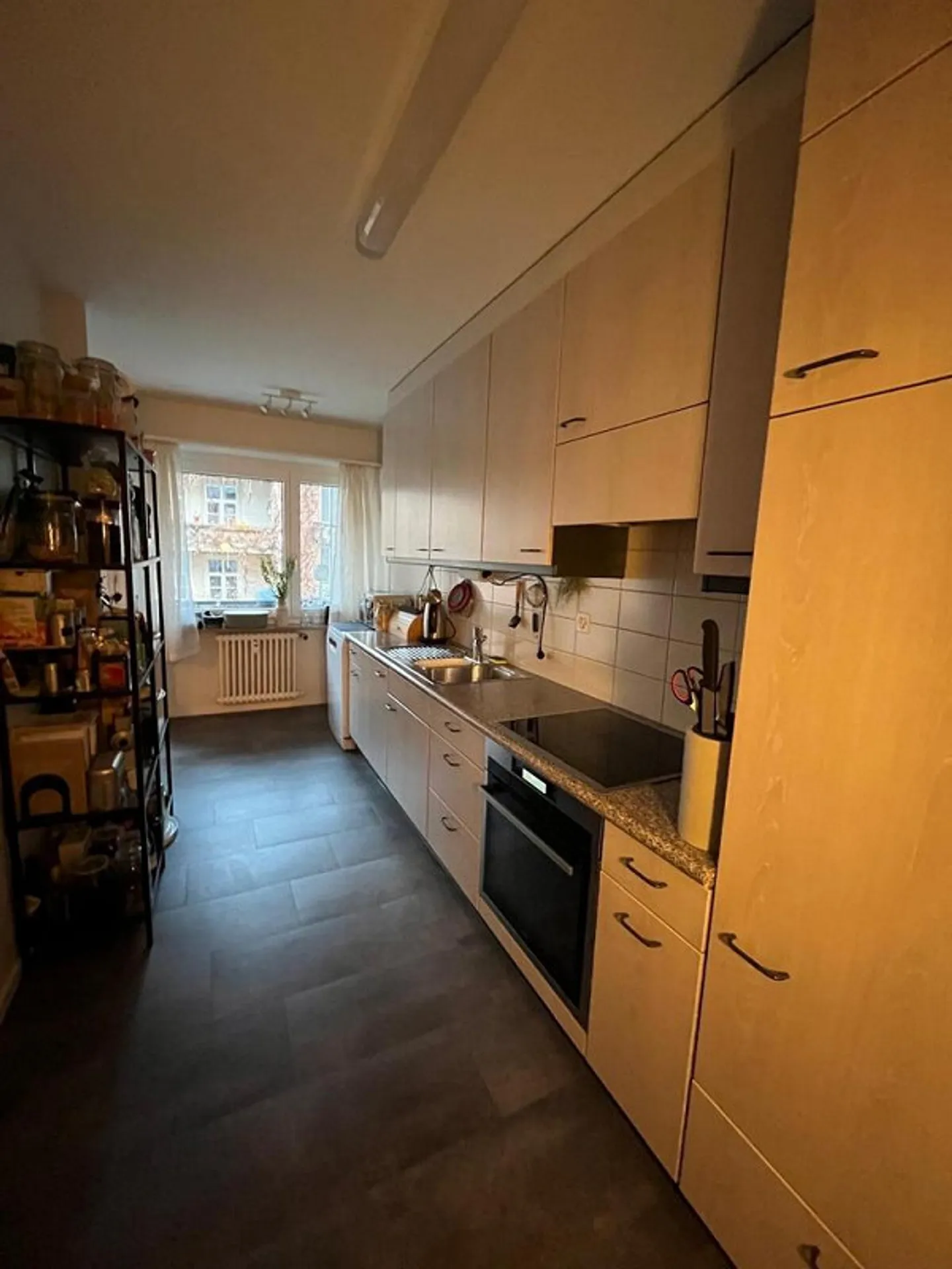 Appartamento affascinante con 3 stanze in una posizione centrale a Basilea! - Foto 4 di 8