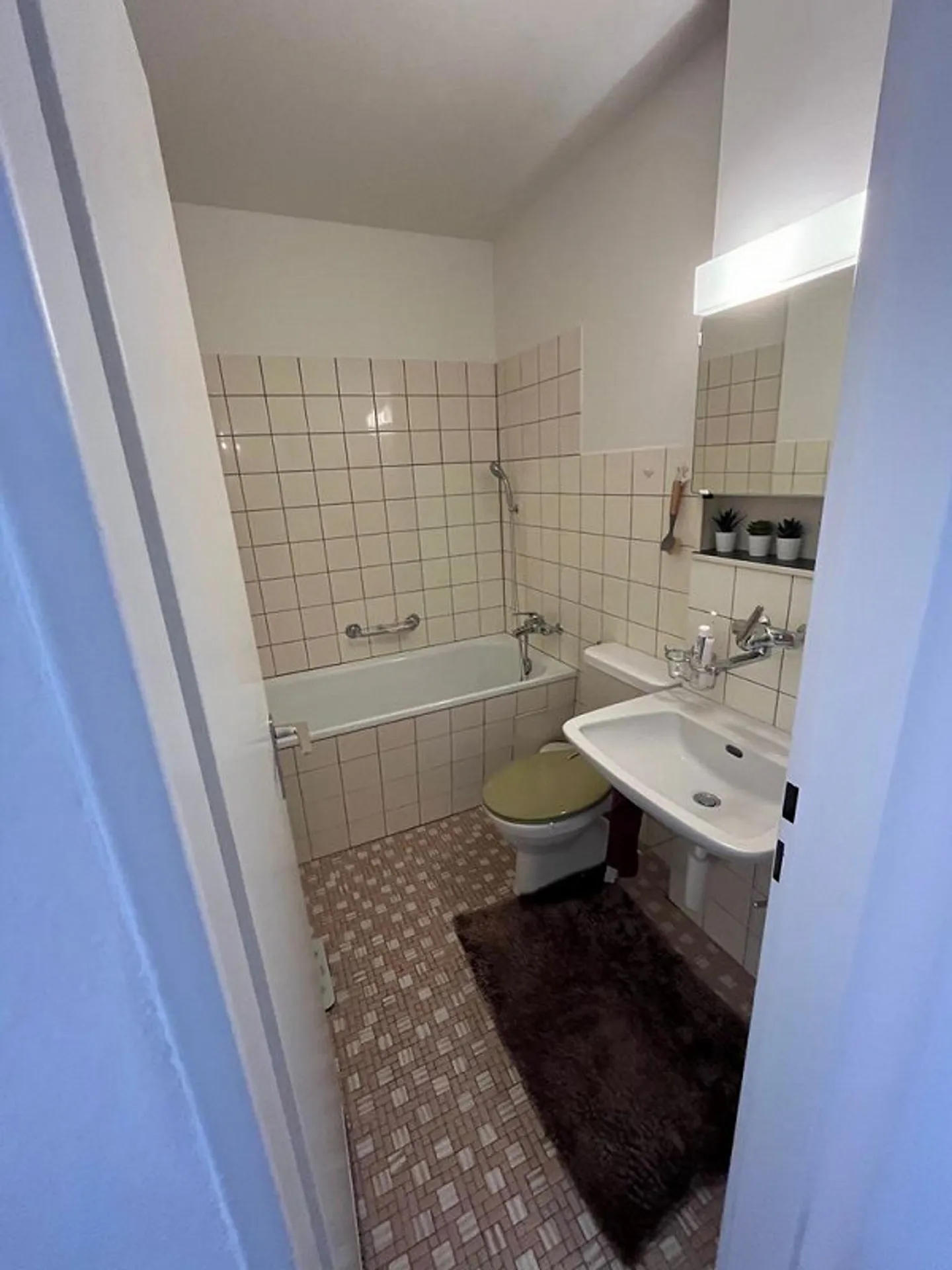 Appartamento affascinante con 3 stanze in una posizione centrale a Basilea! - Foto 5 di 8