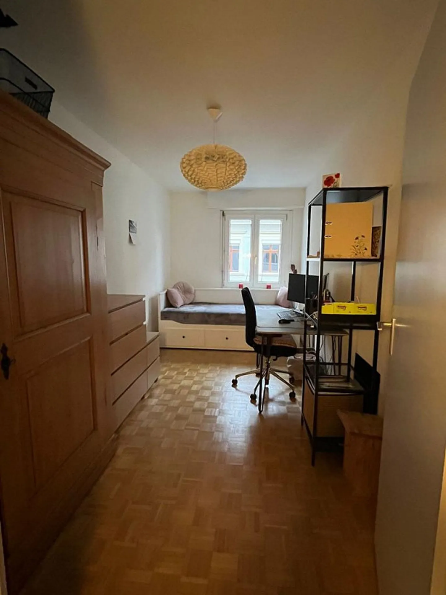 Appartamento affascinante con 3 stanze in una posizione centrale a Basilea! - Foto 7 di 8