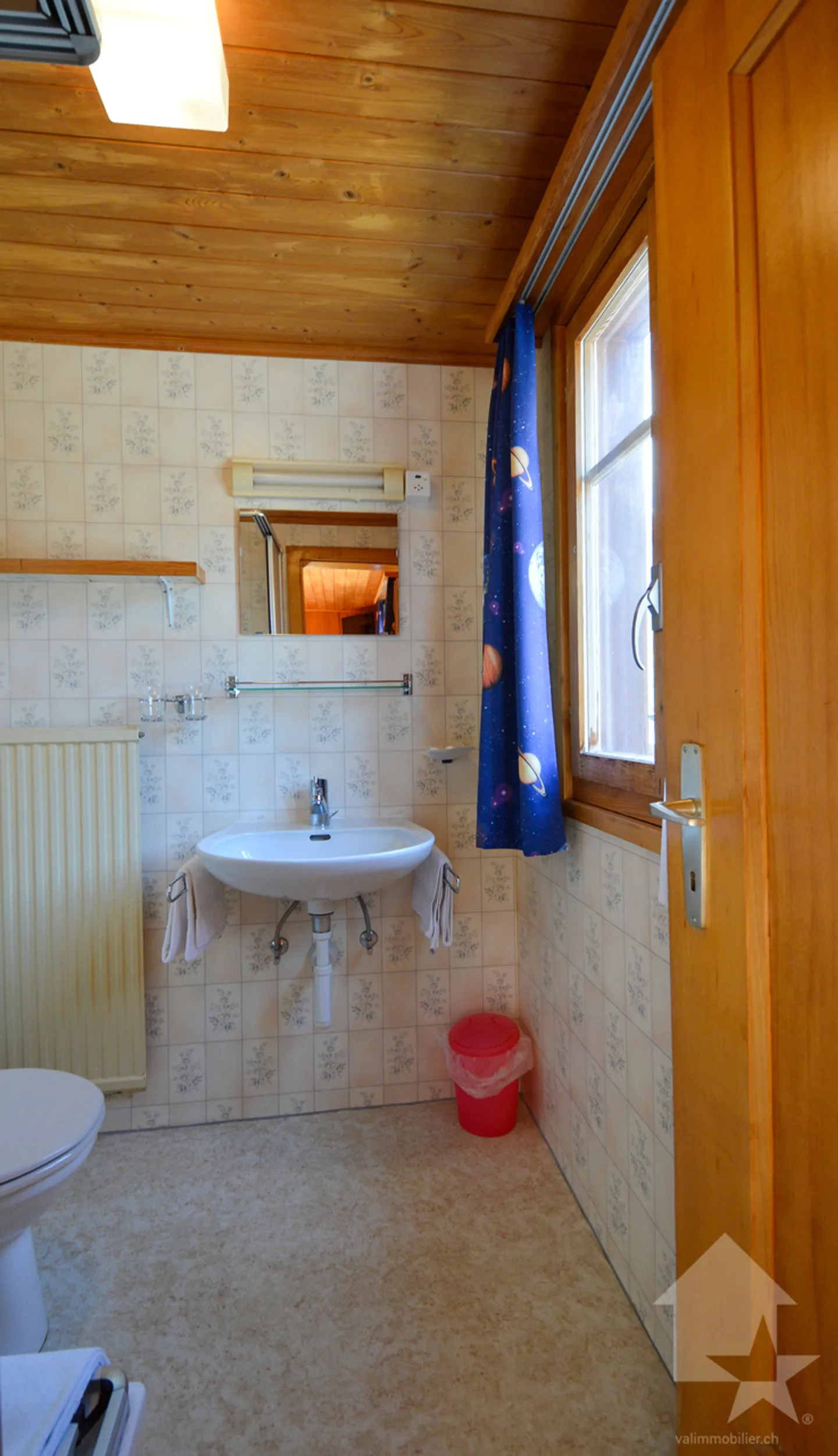 Perfectly maintained residential building for flexible use - Photo 13 of 21