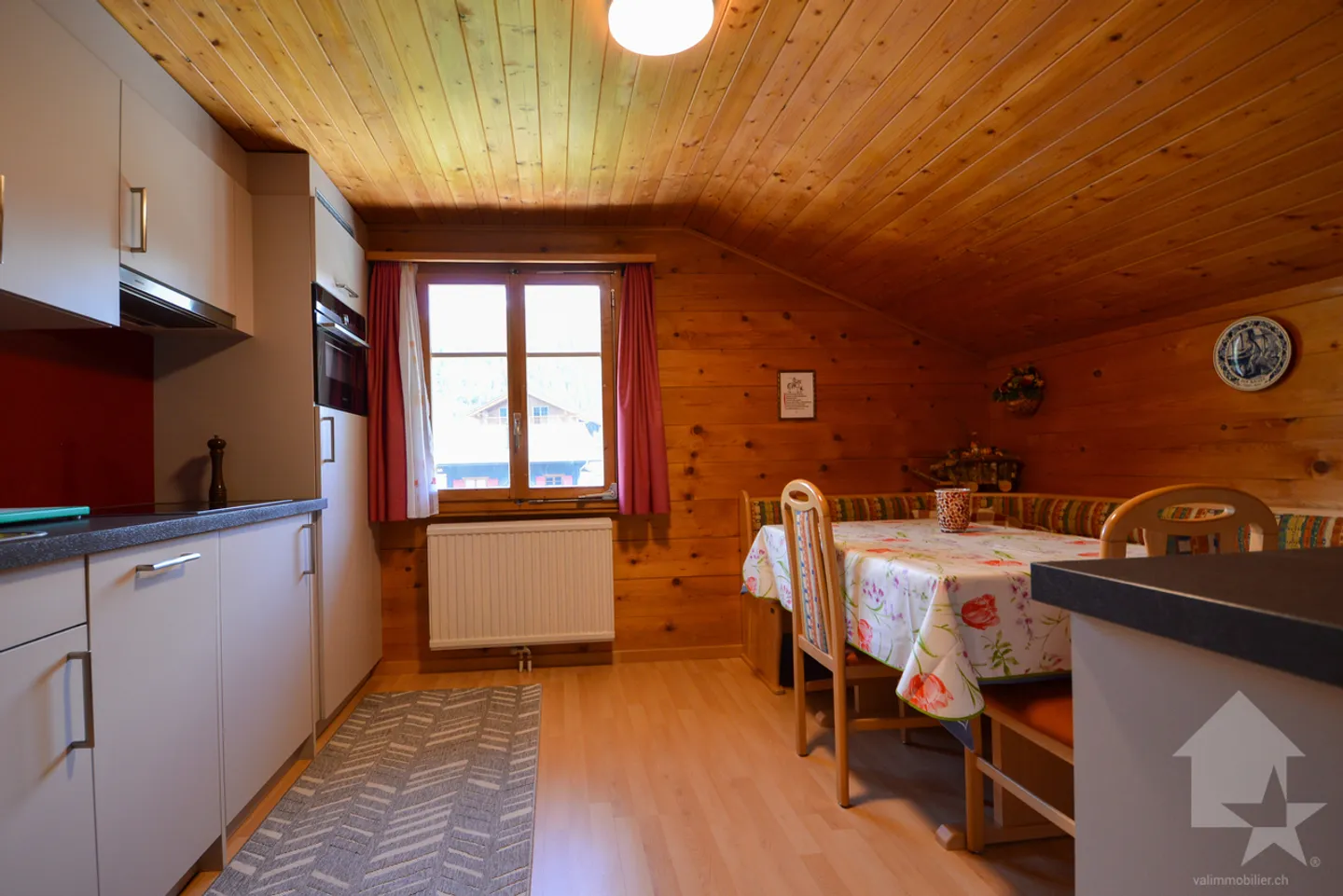 Perfectly maintained residential building for flexible use - Photo 15 of 21
