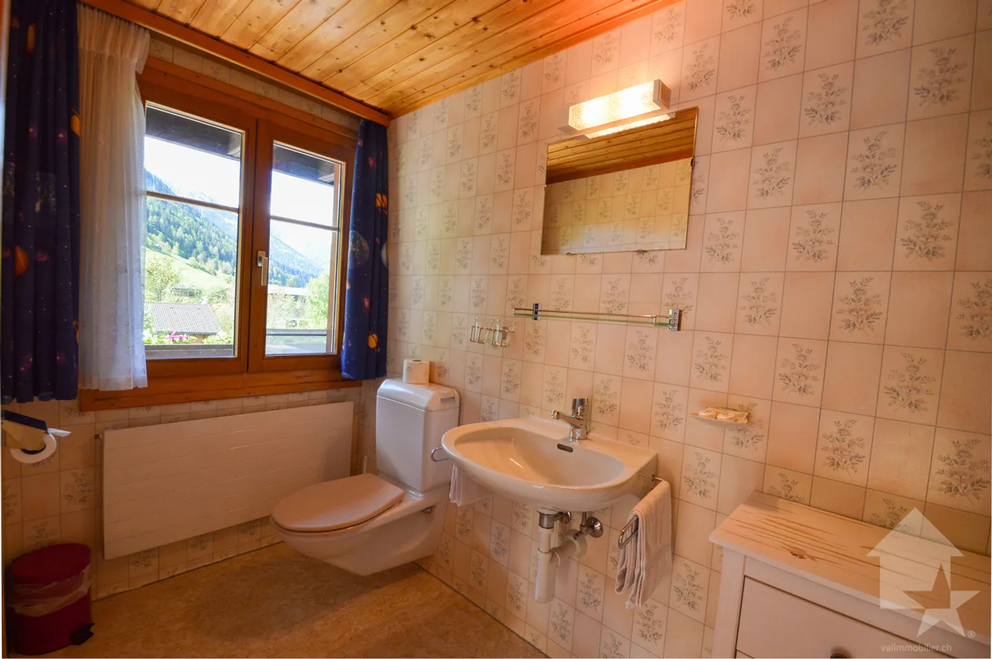 Perfectly maintained residential building for flexible use - Photo 17 of 21