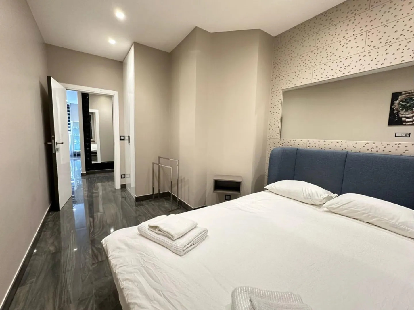 Magnificent 2.5 rooms fully furnished in Malagnou - Photo 2 of 6
