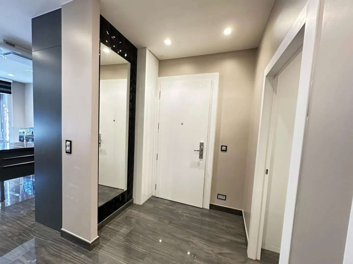 Magnificent 2.5 rooms fully furnished in Malagnou - Photo 5 of 6
