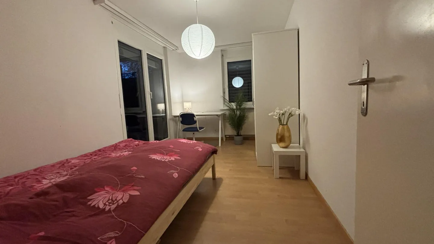 Bright furnished room in shared apartment 12m central, quiet, sunny - Photo 5 of 14