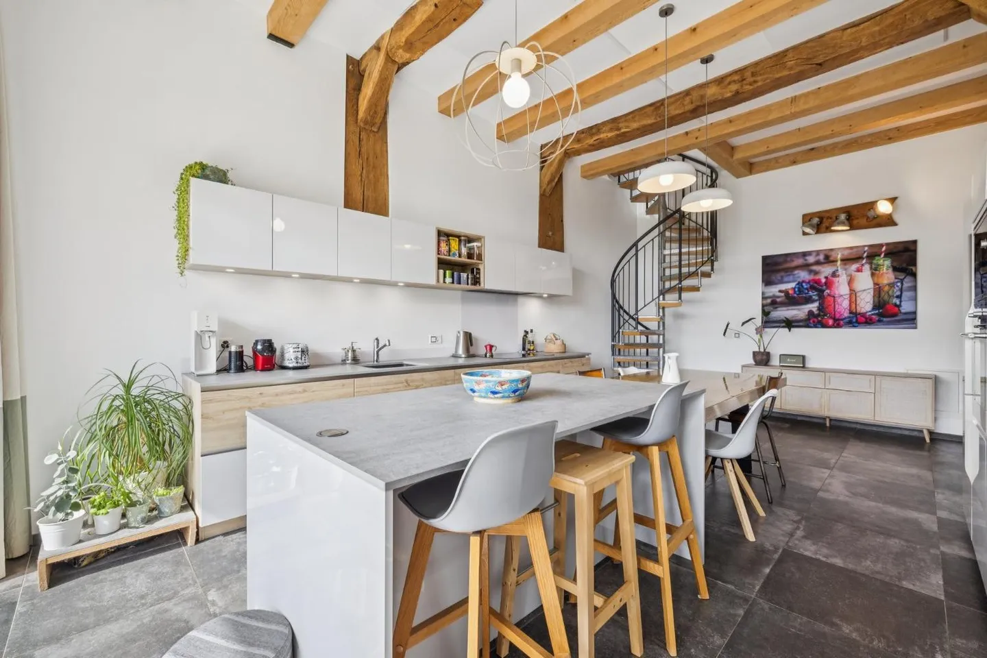 Casa di villaggio molto affascinante su un piano con potenziale! - Foto 4 di 13